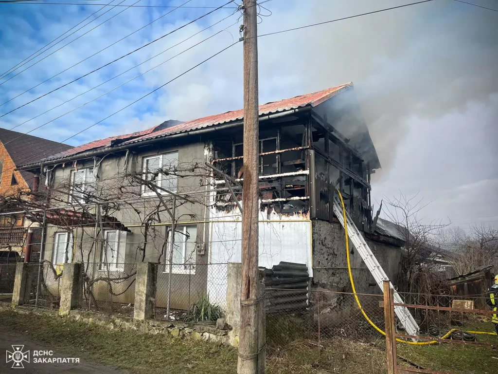 На Тячівщині горів житловий будинок				
   
Події