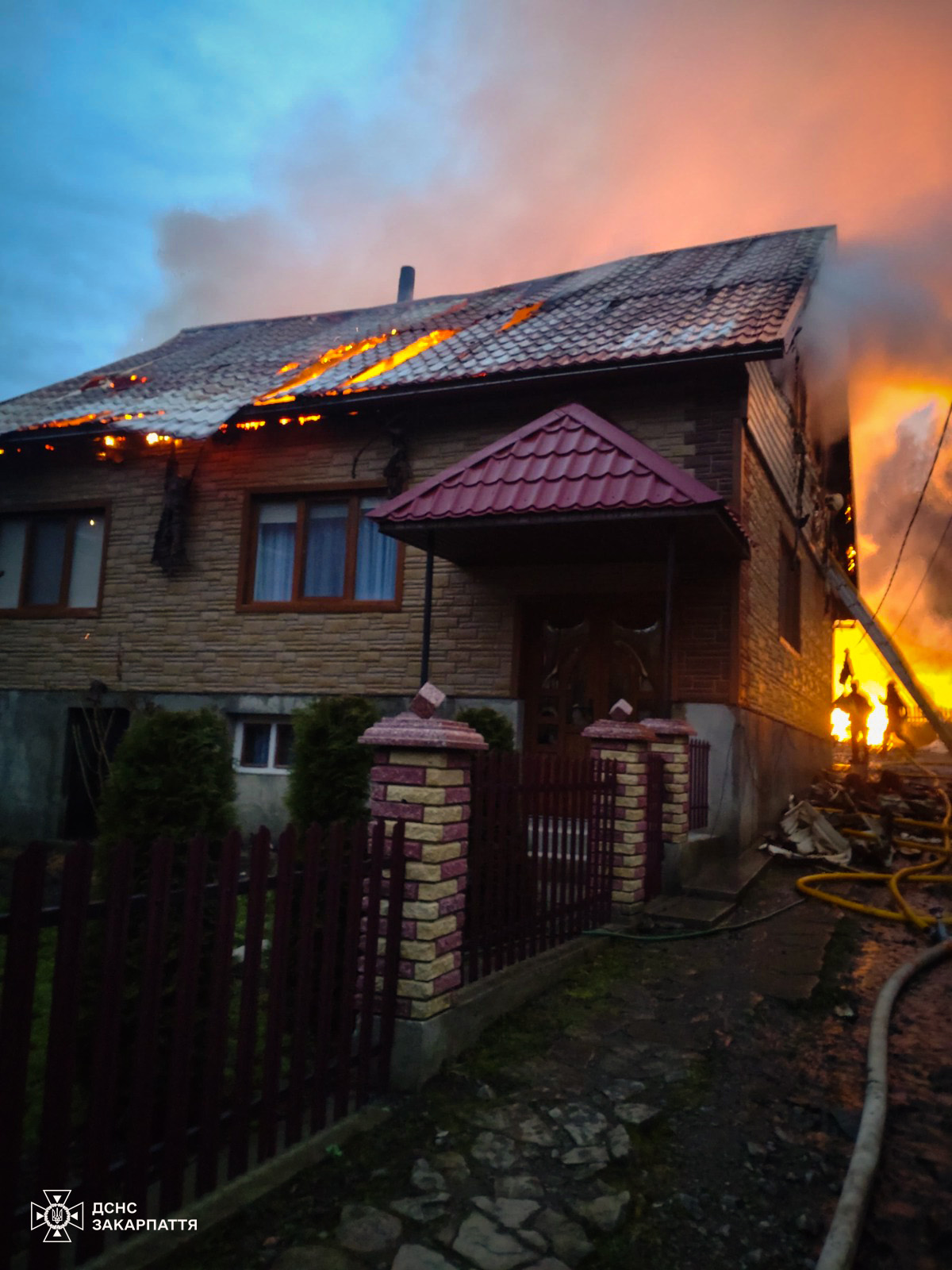 На Хустщині вдруге за три дні палав житловий будинок				
   
Події