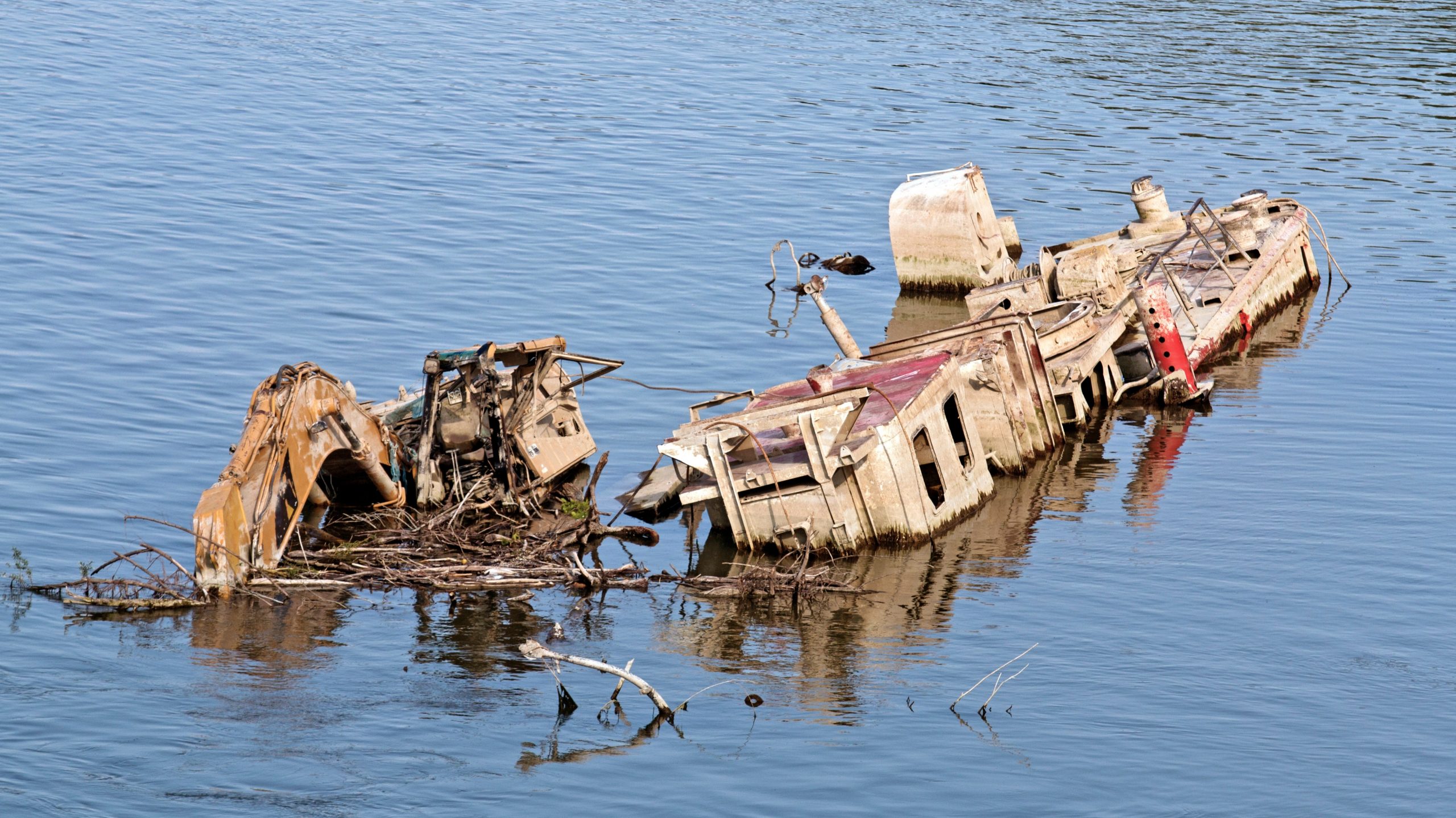 Tizenegy holttestet találtak egy partra vetett hajóroncsban a Karib-tengeren