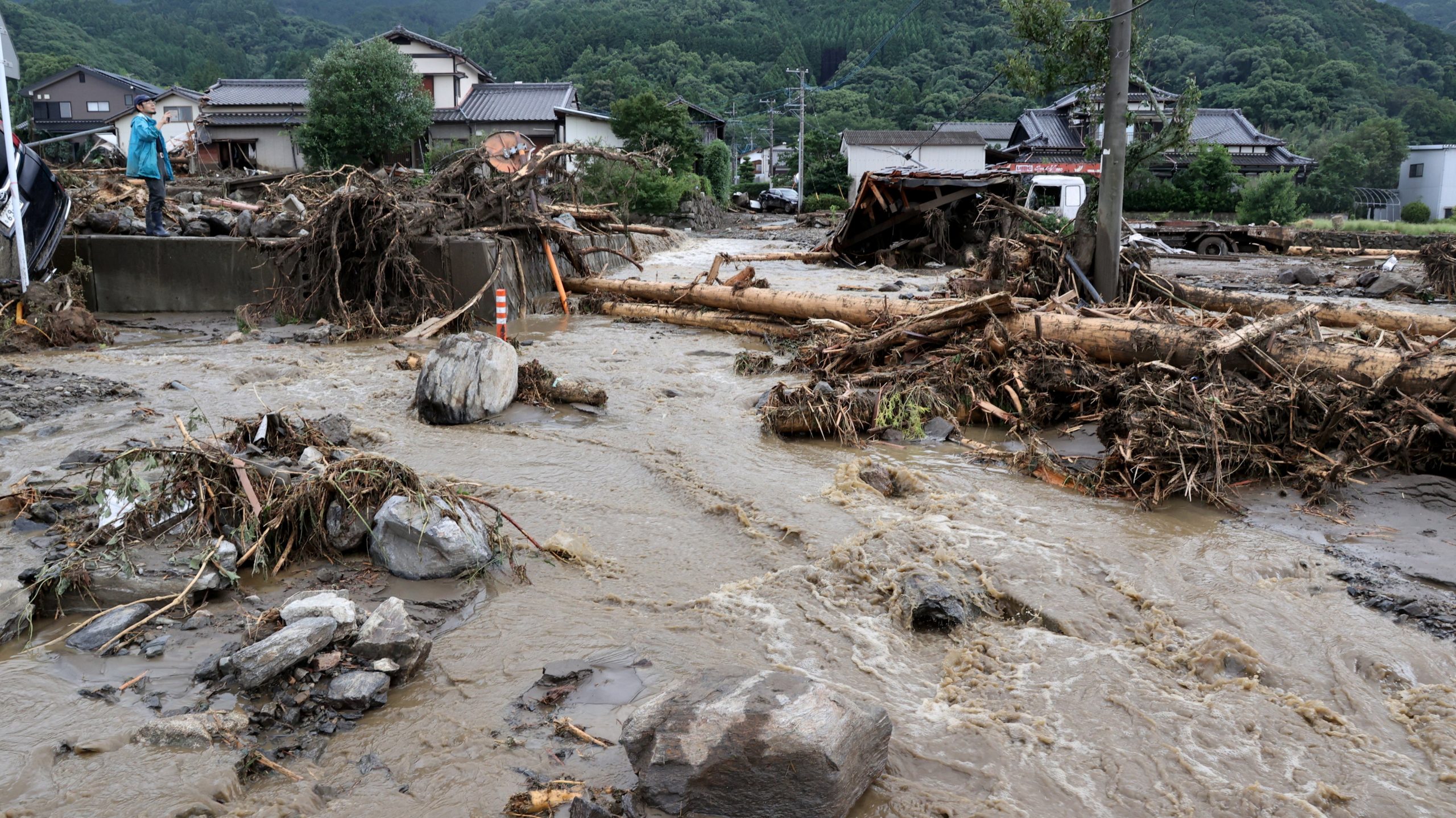 Soha nem látott esőzés sújtja Kagosimát, a legmagasabb szintű riasztás van érvényben Japán délnyugati részén