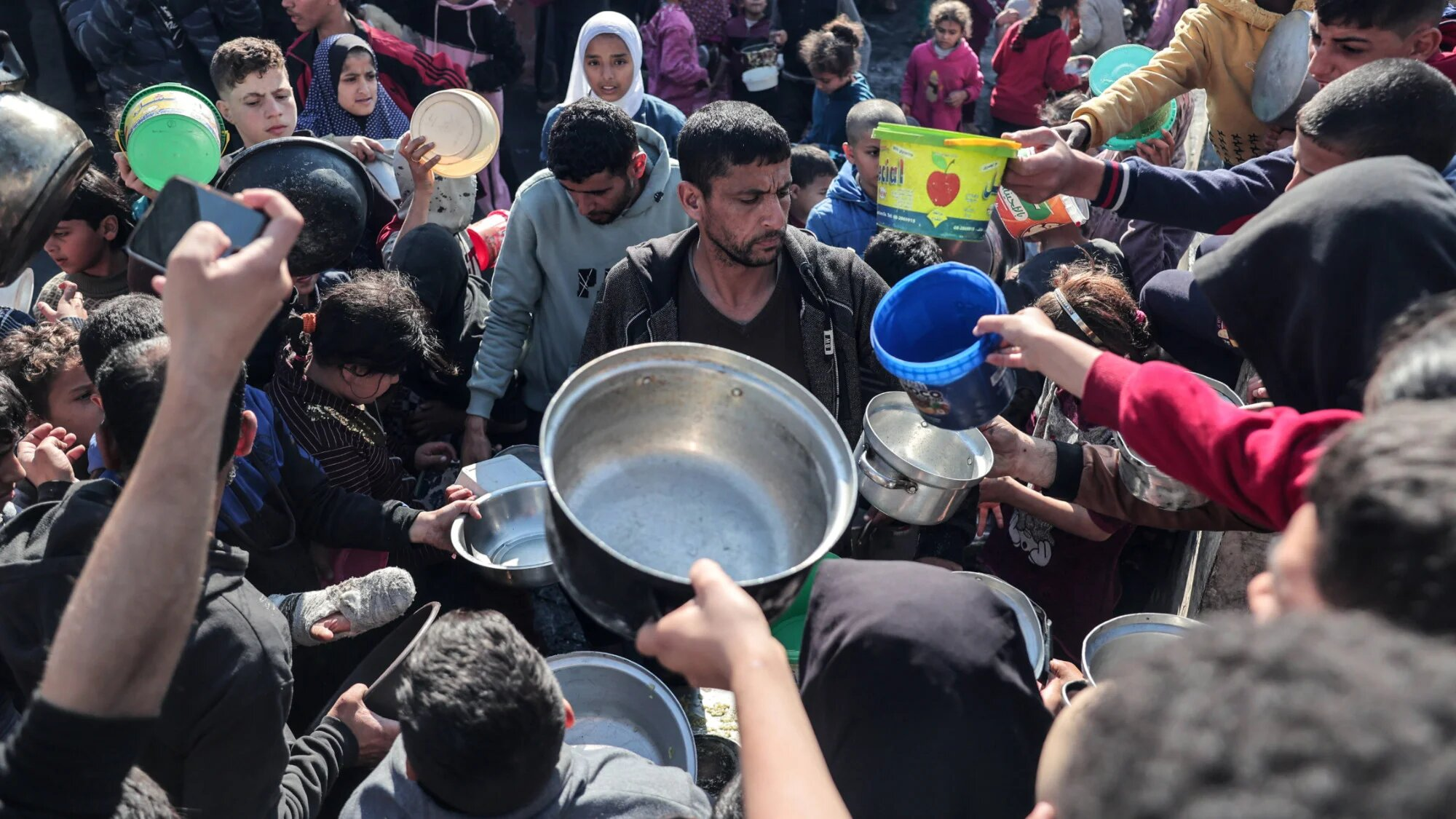 Gáza hivatalosan először erősítette meg az éhínséget – Izrael tagadja