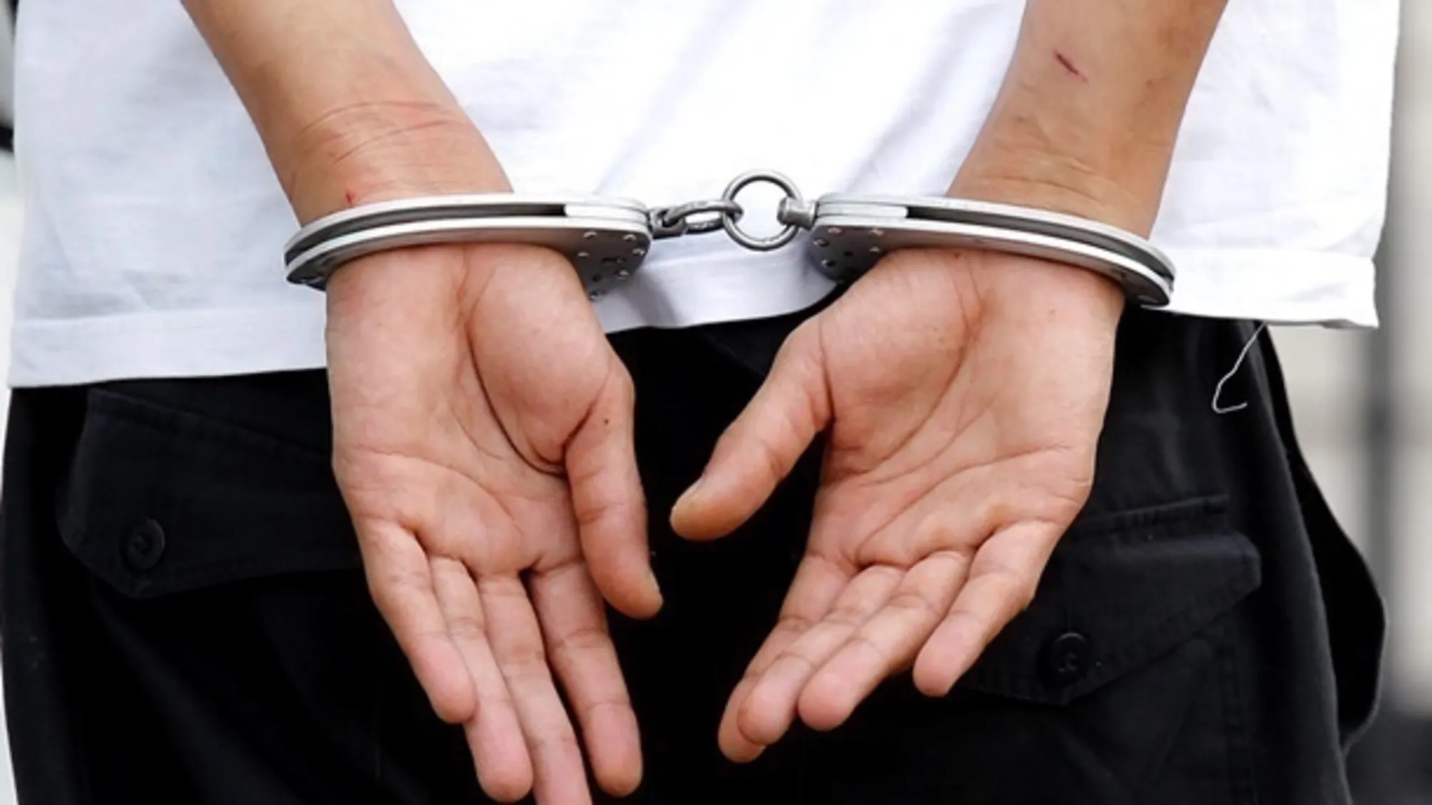 У Мукачеві пограбували переселенку: підозрюють 17-річного юнака та його спільника