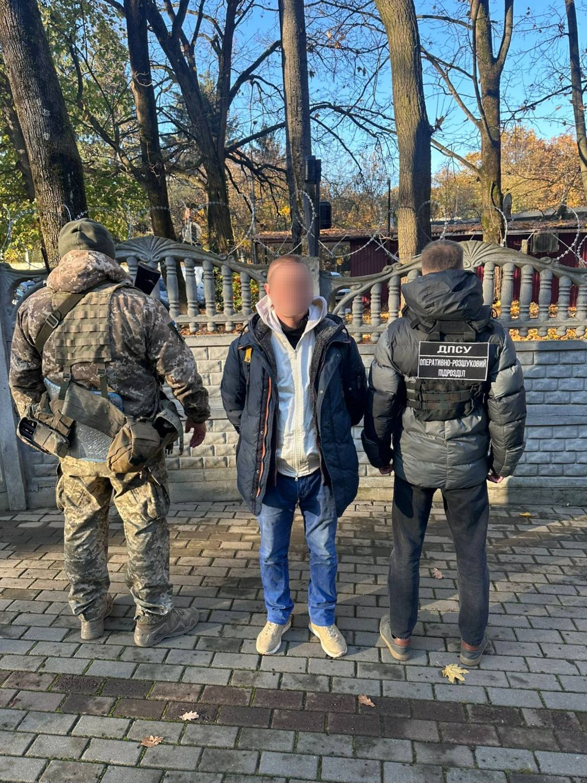 «Екскурсовод» і «романтик»: на Закарпатті затримали двох порушників, які намагалися втекти до Словаччини				
   
Події