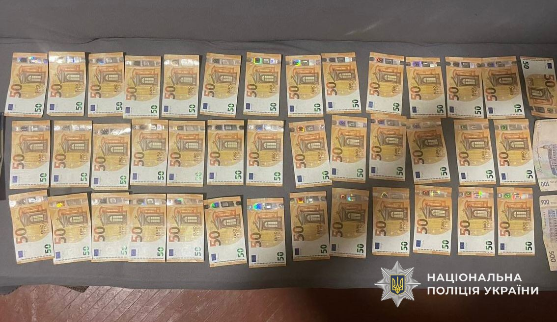 На в’їзді до Закарпаття затримали переправника військовозобов’язаних, який віз чоловіків під виглядом опломбованого вантажу				
   
Події