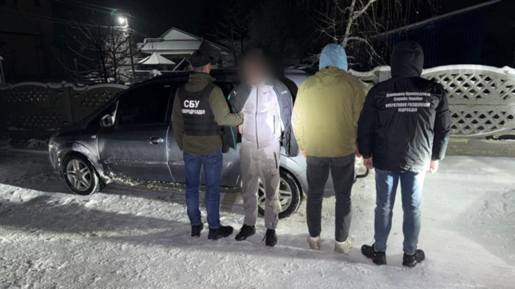 На Закарпатті викрили схему незаконного переправлення через кордон військовозобов'язаних чоловіків      Події
